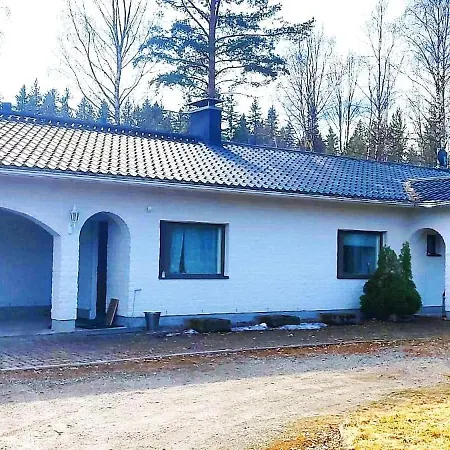 Hébergement de vacances Spacious Family House - Sauna, Hot Tub & Grill Hut