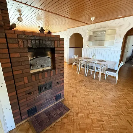 Сasa de vacaciones Spacious Family House - Sauna, Hot Tub & Grill Hut Varkaus