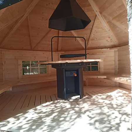 Spacious Family House - Sauna, Hot Tub & Grill Hut Hébergement de vacances *
