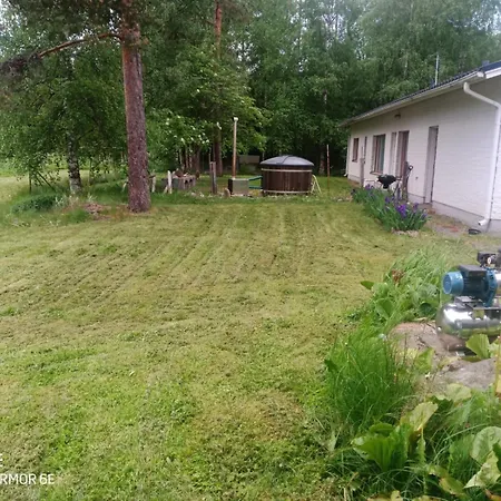 Сasa de vacaciones Spacious Family House - Sauna, Hot Tub & Grill Hut Varkaus