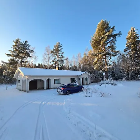 Spacious Family House - Sauna, Hot Tub & Grill Hut