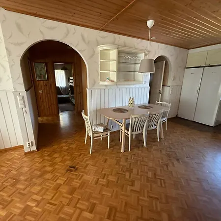 Сasa de vacaciones Spacious Family House - Sauna, Hot Tub & Grill Hut Varkaus