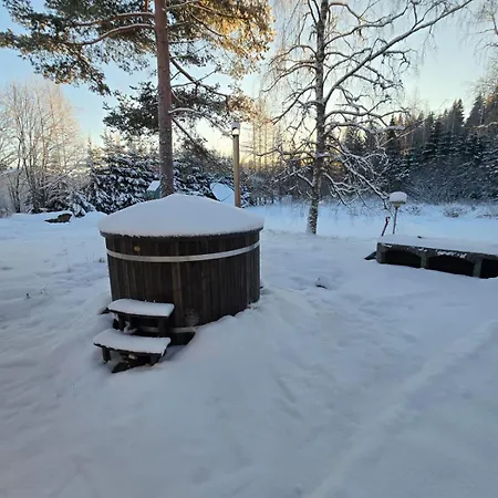 Spacious Family House - Sauna, Hot Tub & Grill Hut