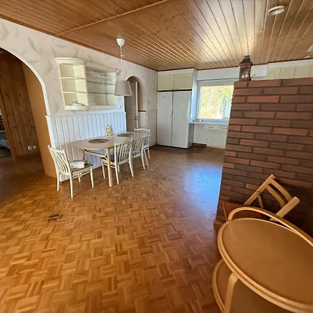 Сasa de vacaciones Spacious Family House - Sauna, Hot Tub & Grill Hut