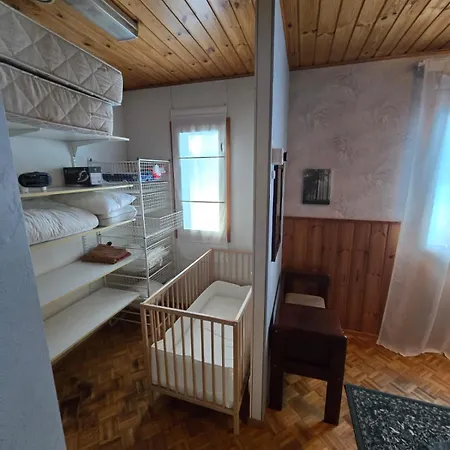 Hébergement de vacances Spacious Family House - Sauna, Hot Tub & Grill Hut