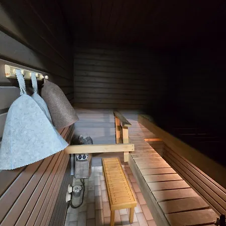 Spacious Family House - Sauna, Hot Tub & Grill Hut